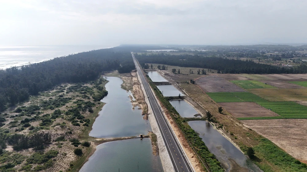 can-canh-duong-ven-bien-152-ti-dong-dep-nhat-quang-ngai- (12).jpg