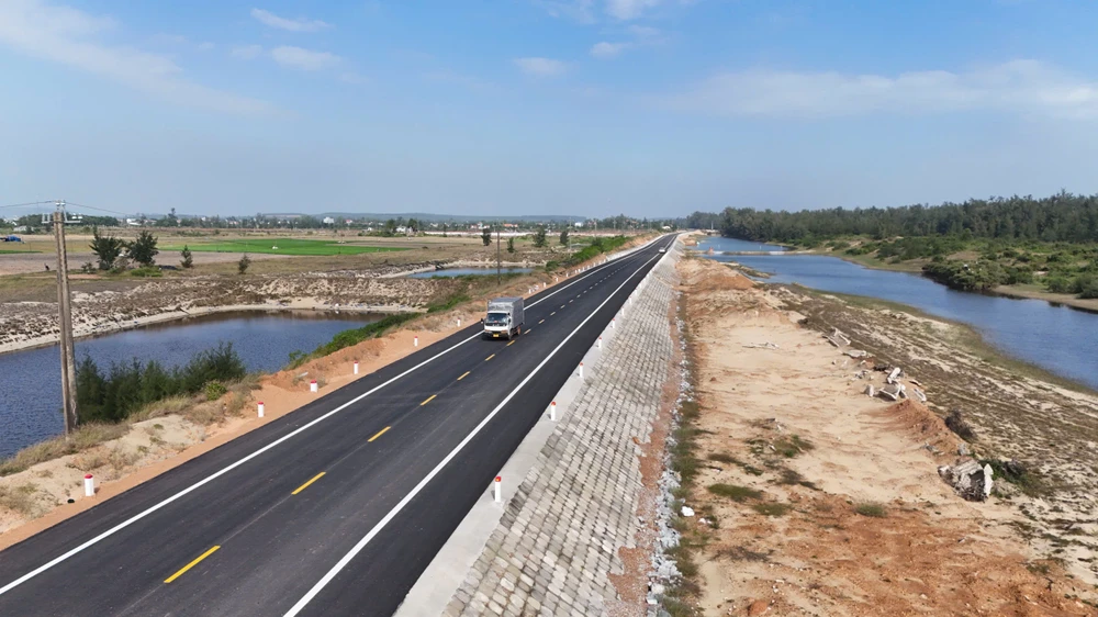 can-canh-duong-ven-bien-152-ti-dong-dep-nhat-quang-ngai- (17).jpg