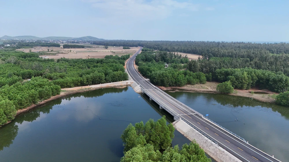 can-canh-duong-ven-bien-152-ti-dong-dep-nhat-quang-ngai- (22).jpg