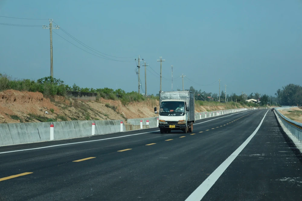 can-canh-duong-ven-bien-152-ti-dong-dep-nhat-quang-ngai- (4).jpg