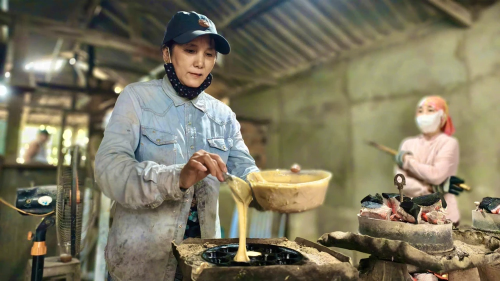 thu-banh-cu-tet-den-la-khong-the-thieu-tren-mam-cung-nguoi-quang- (13).jpg