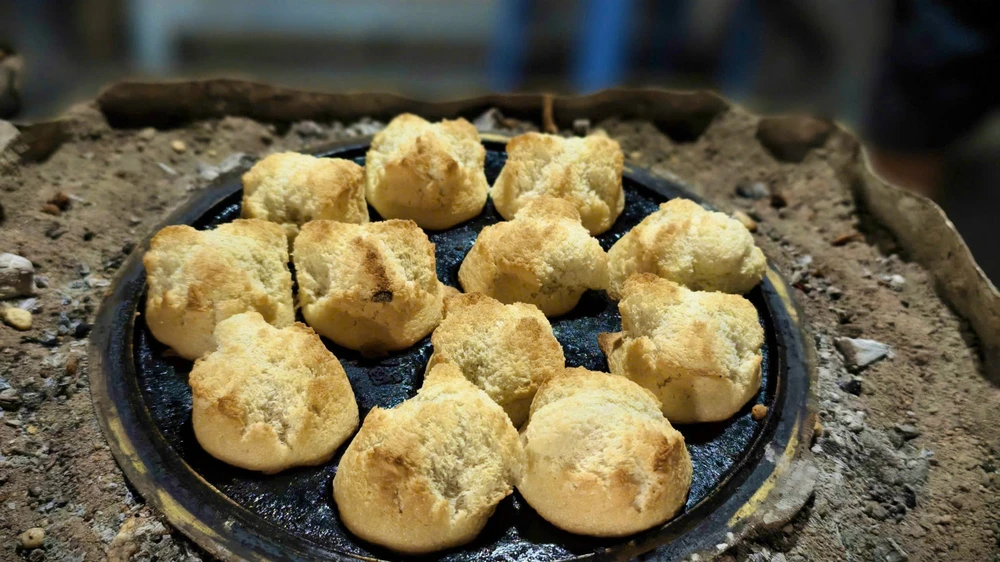 thu-banh-cu-tet-den-la-khong-the-thieu-tren-mam-cung-nguoi-quang- (16).jpg