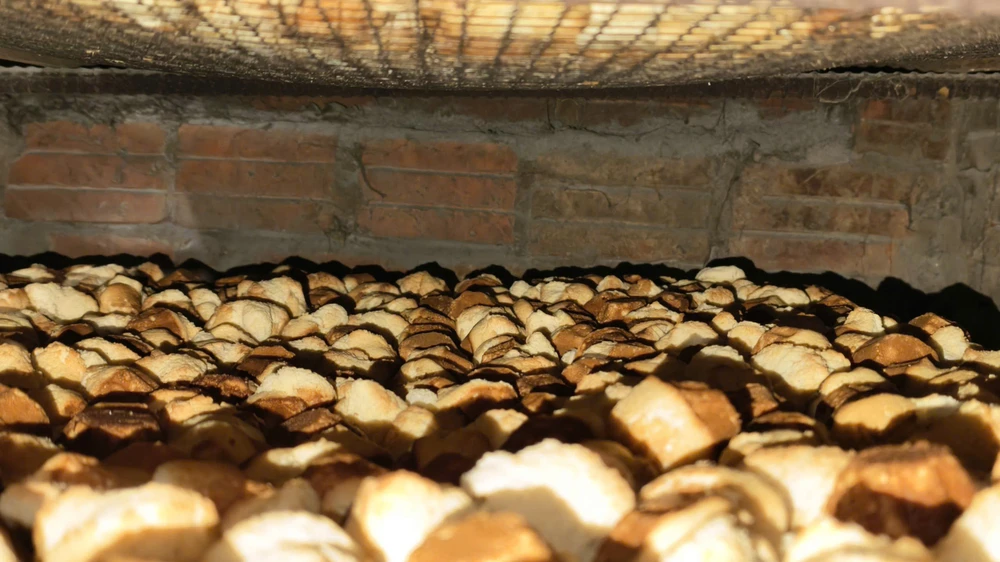 thu-banh-cu-tet-den-la-khong-the-thieu-tren-mam-cung-nguoi-quang- (8).jpg