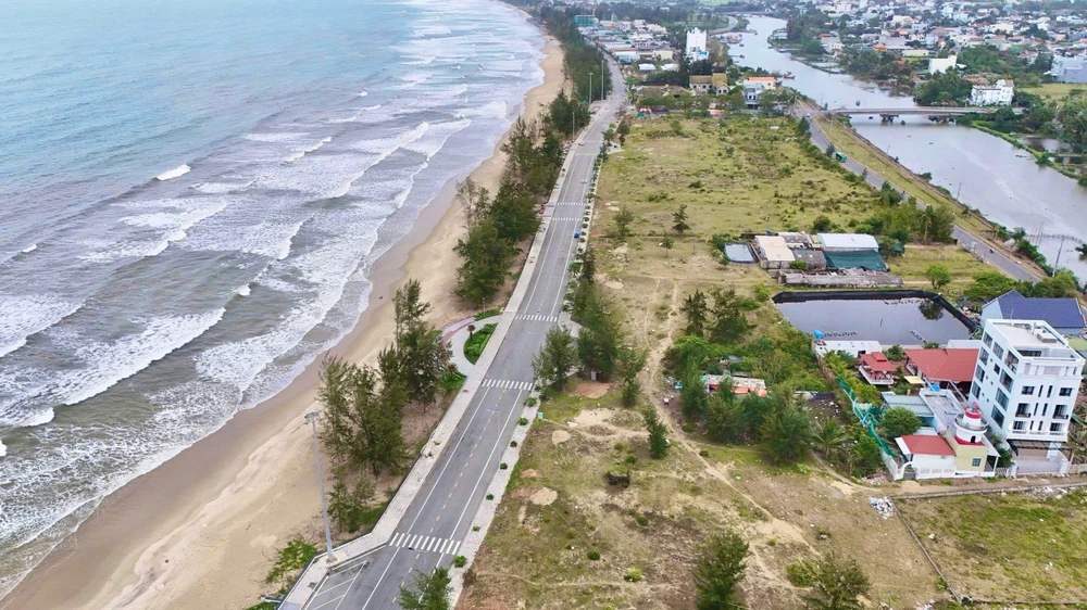 my-khe-mo-pho-di-bo-don-tet-danh-thuc-du-lich-dem-quang-ngai- (10).jpg