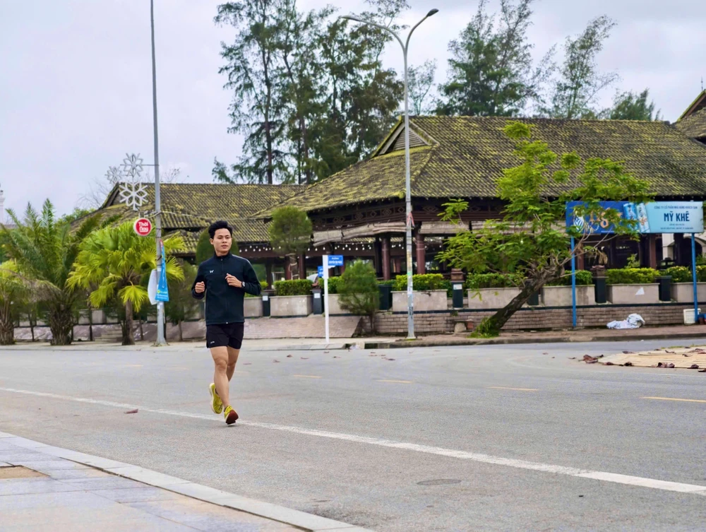 my-khe-mo-pho-di-bo-don-tet-danh-thuc-du-lich-dem-quang-ngai- (13).jpg