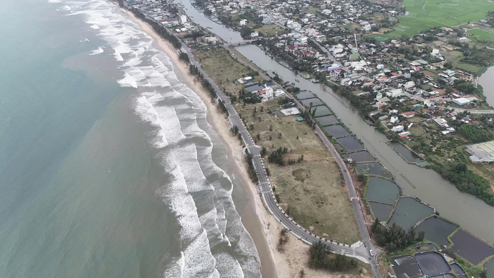 my-khe-mo-pho-di-bo-don-tet-danh-thuc-du-lich-dem-quang-ngai- (5).jpg