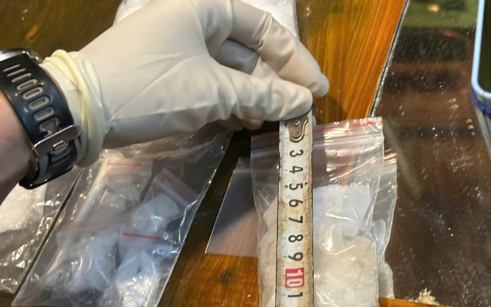 hon-1-5kg-ma-tuy-giau-trong-can-nha-nho-o-quang-ngai- (2).jpg