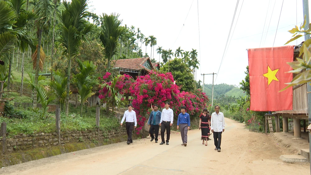 khong khi ban lang ca dong.jpg