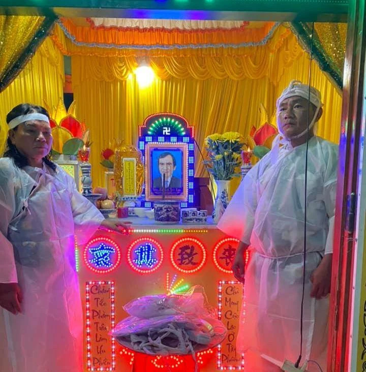 Vợ và con trai ông Nén tổ chức tang lễ. Ảnh: NGUYỄN THẬN