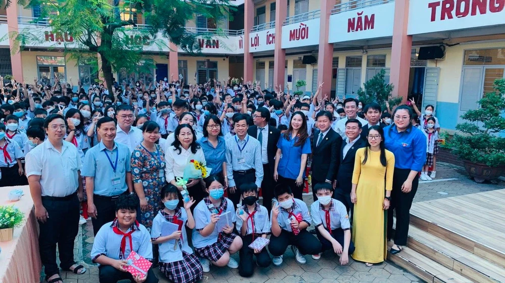 Phiên tòa giả định đã nhận được sự quan tâm từ các em học sinh tại trường THCS Nguyễn Văn Linh. Ảnh: CTV