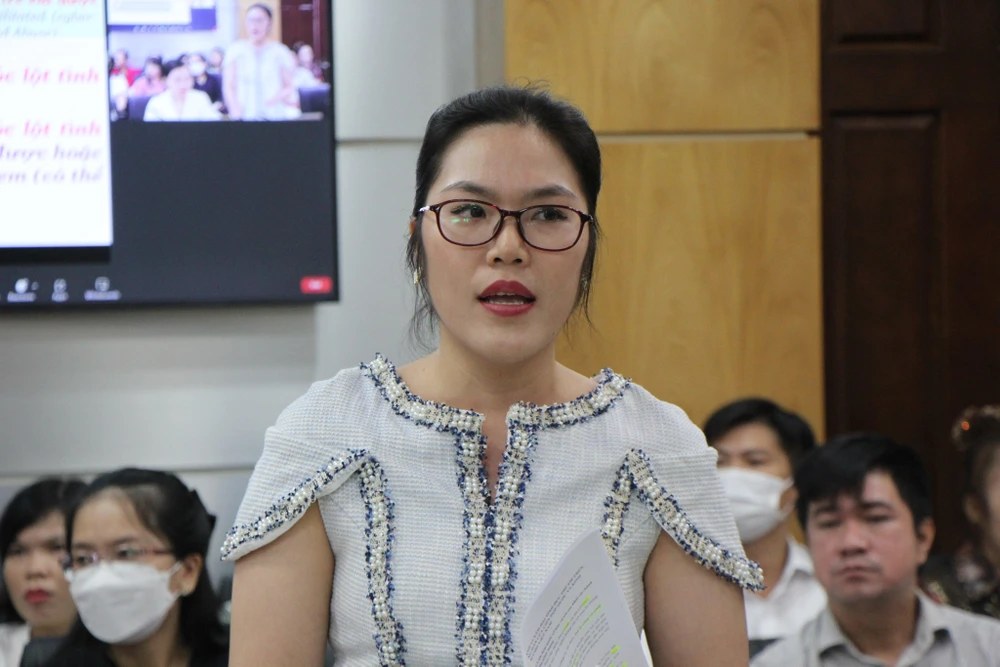 Th.S Nguyễn Phương Thảo, giảng viên trường Đại học Luật TP.HCM trình bày tham luận tại hội thảo. Ảnh: DƯƠNG HOÀNG