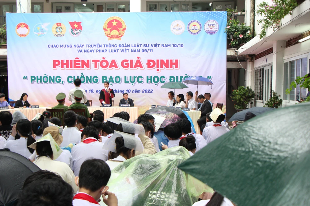 Phiên tòa giả định được tổ chức tại trường THCS-THPT Sương Nguyệt Anh. Ảnh: DƯƠNG HOÀNG