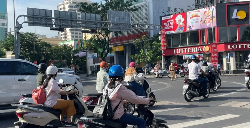 Xe mà chạy chậm có thể bị phạt tiền theo Nghị định 100/2019. Ảnh: PLO Xe mà chạy chậm có thể bị phạt tiền theo Nghị định 100/2019. Ảnh: PLO