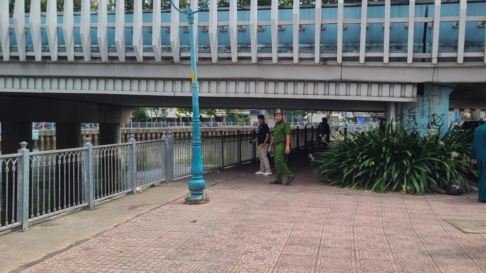 Lực lượng chức năng có mặt tại hiện trường.