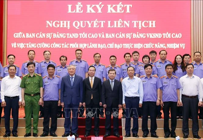 Chủ tịch nước cùng lãnh đạo VKSND Tối cao, TAND Tối cao và các đại biểu. Ảnh: TTXVN Chủ tịch nước cùng lãnh đạo VKSND Tối cao, TAND Tối cao và các đại biểu. Ảnh: TTXVN