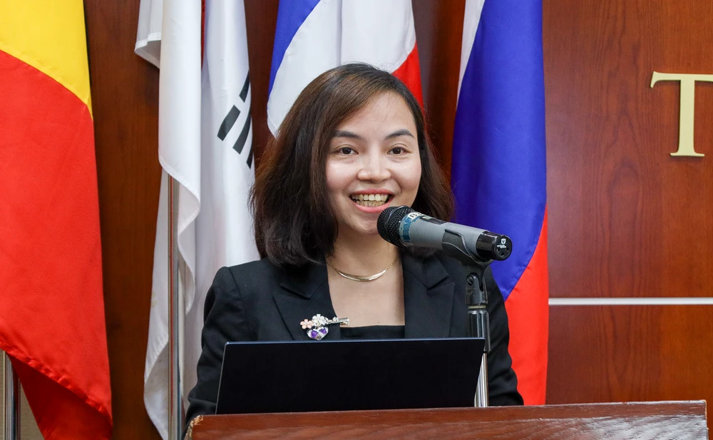 ThS Hà Thị Hạnh nói về Luật Biển Việt Nam 2012. Ảnh: NTCC