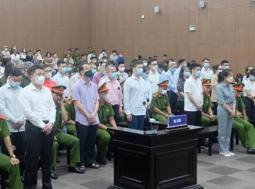 Các bị cáo trong vụ án chuyến bay giải cứu tính đến ngày 17-7 đã nộp khắc phục số tiền tổng cộng hơn 100 tỉ đồng và 1,5 triệu USD. Ảnh: CTV