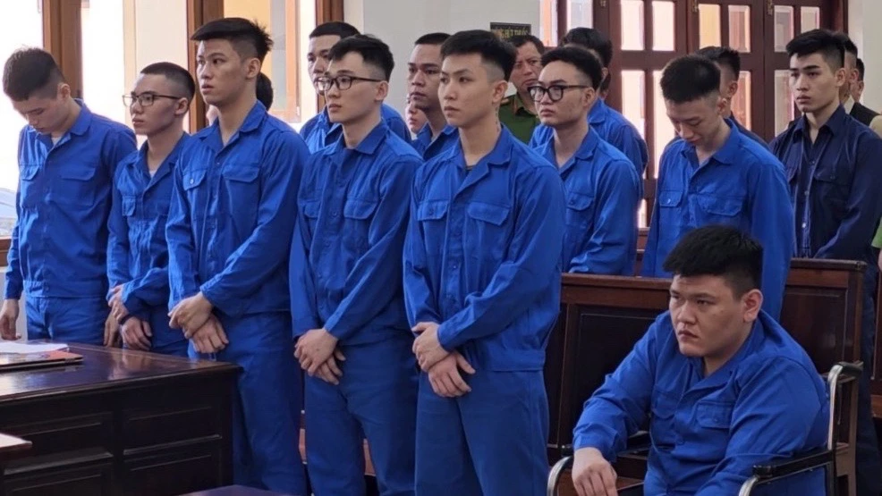 truy sát đối thủ