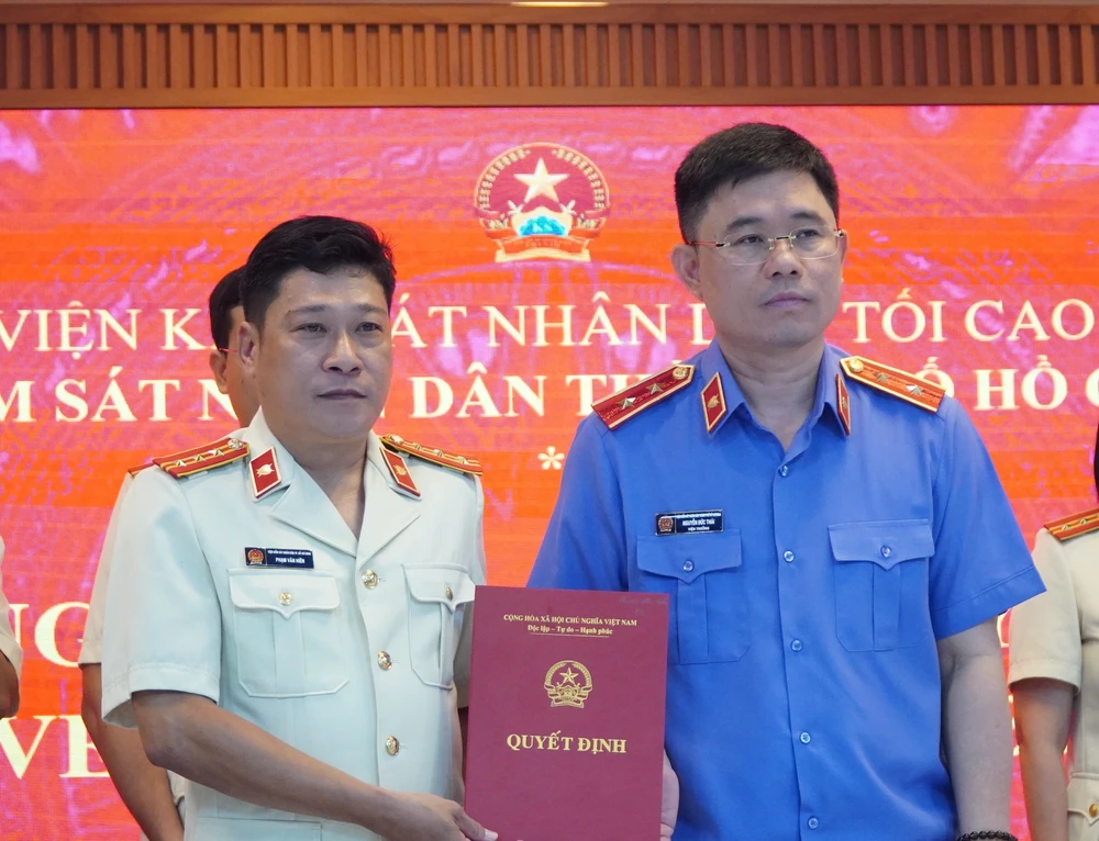 công tác cán bộ