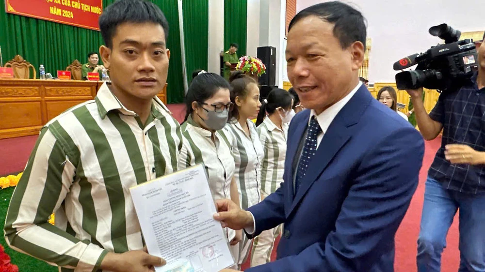 phạm nhân đặc xá