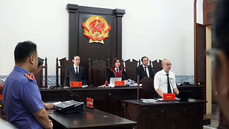 HĐXX vụ tranh chấp di sản thừa kế giữa em gái ruột và con gái nuôi của cố NSƯT Vũ Linh