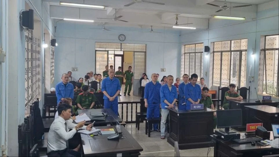 cưỡng ép đòi nợ