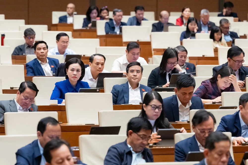 Các đại biểu Quốc hội tham gia phiên thảo luận về dự thảo Luật Tòa án chuyên biệt tại Trung tâm tài chính quốc tế hôm 5-12. Ảnh: QH