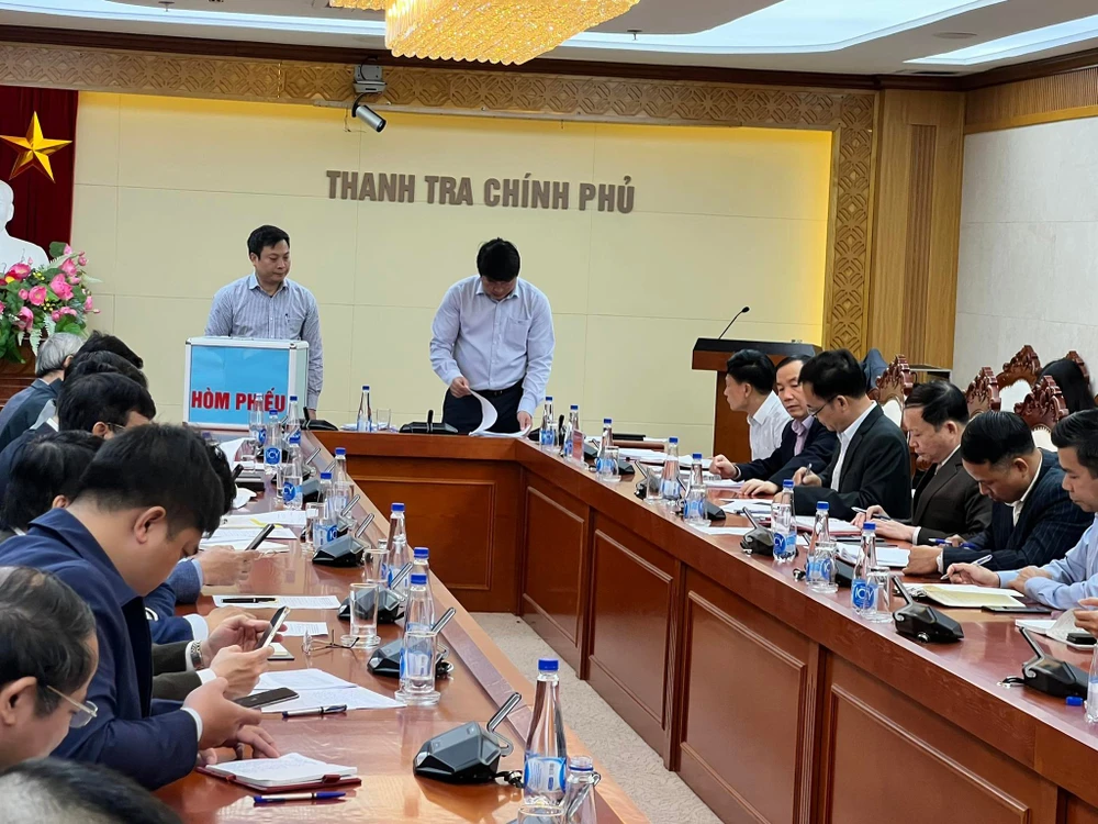 Việc bốc thăm lựa chọn ngẫu nhiên người được xác minh tài sản, thu nhập được tổ chức công khai, với đại diện các cơ quan trong danh sách xác minh năm 2023.