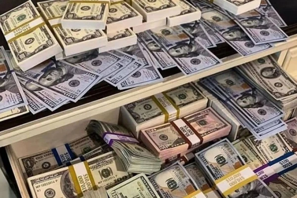 Đồng bạc xanh vẫn giữ sức mạnh toàn cầu.