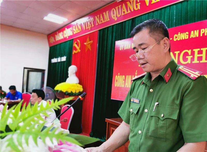 Trưởng Công an phường Bãi Cháy Nguyễn Thành Nam trong công tác.