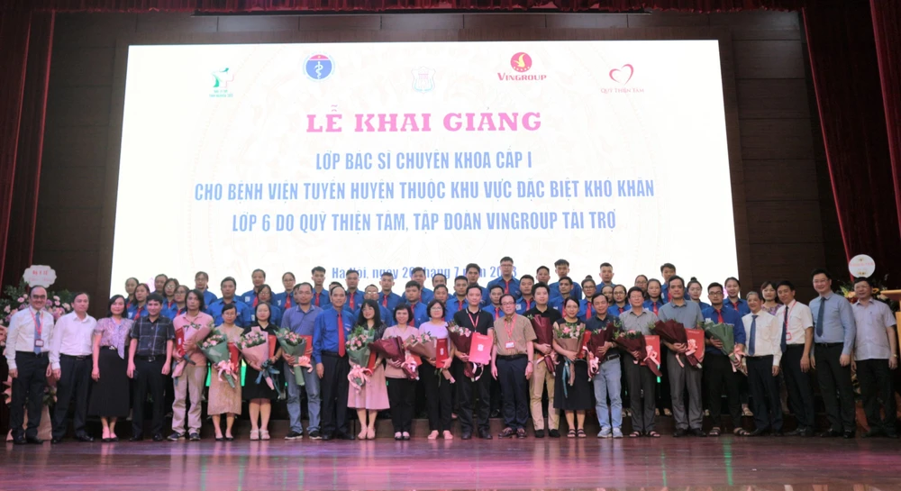 Tiếp tục mở lớp chuyên khoa I đào tạo bác sĩ trẻ, đưa về ý tế tuyến huyện ở các vùng đặc biệt khó khăn trên cả nước.