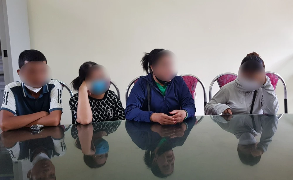 Nhóm Bông hồng đen làm việc với cơ quan chức năng Hải Phòng để làm rõ các sai sót trong việc tổ chức tư vấn, lấy máu xét nghiệm HIV trên địa bàn quận Đồ Sơn.