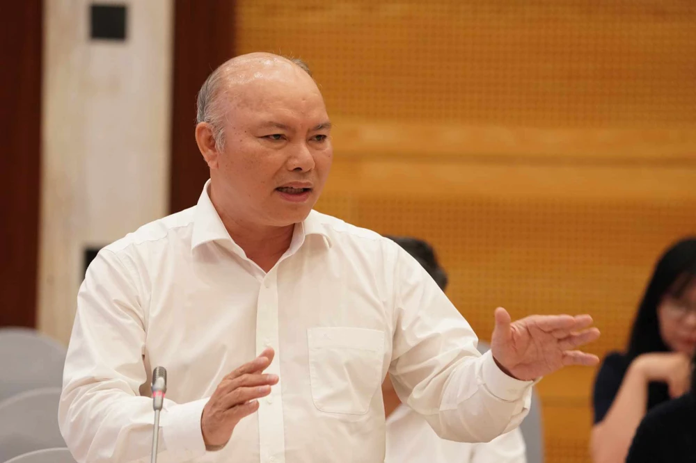 Chánh Văn phòng, người phát ngôn Bộ Nội vụ Vũ Đăng Minh: “Việc thi còn hình thức, qua thi chưa đánh giá được việc nâng cao chất lượng đội ngũ công chức, viên chức”.