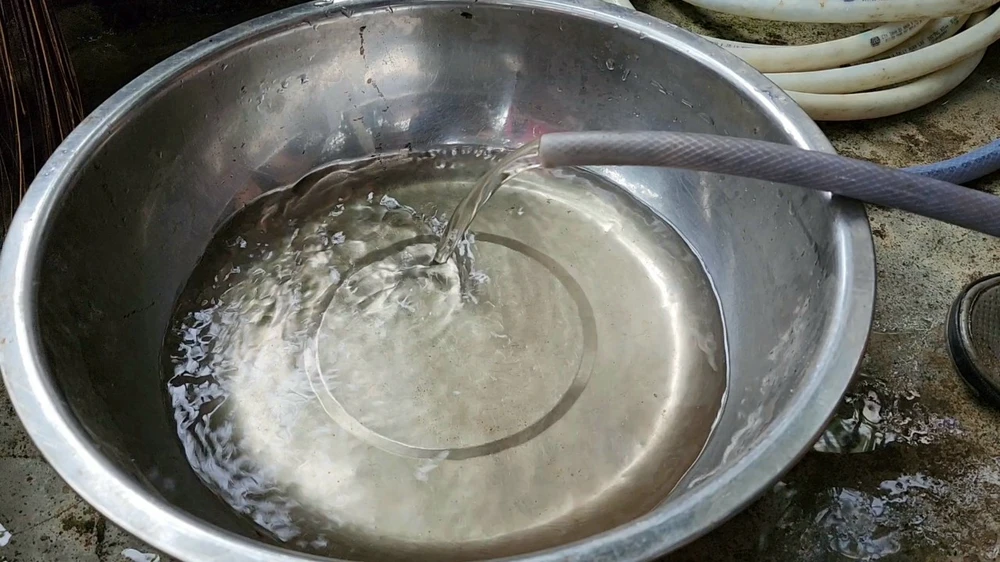 nuoc co mau vang sau lu da nang.jpg