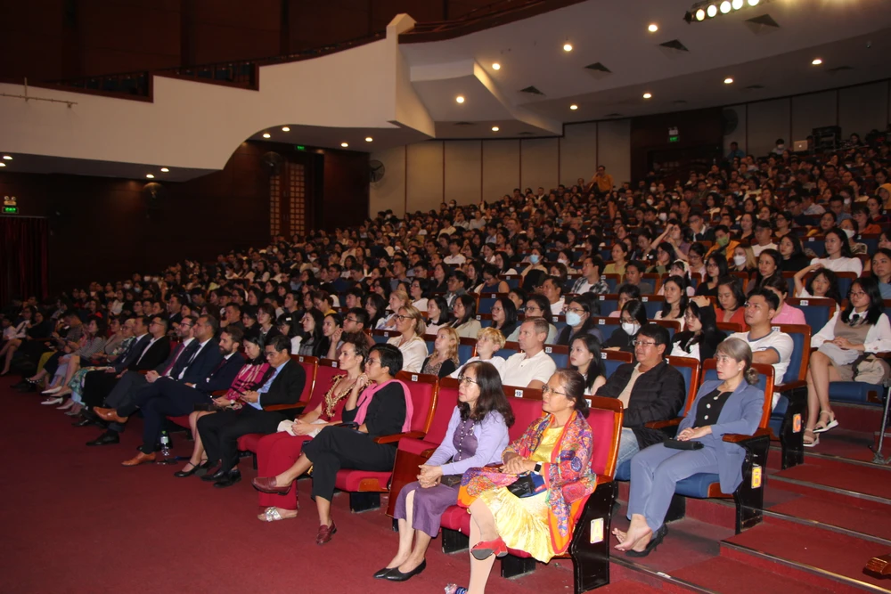 khan gia viet nam vuong quoc anh.JPG