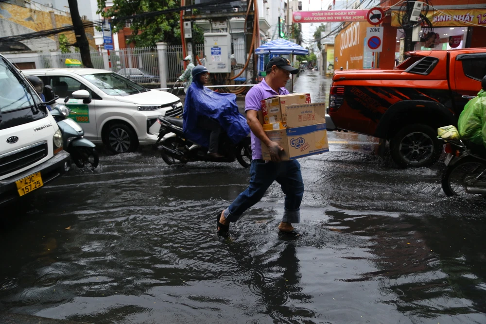 xe ngap nuoc da nang.JPG