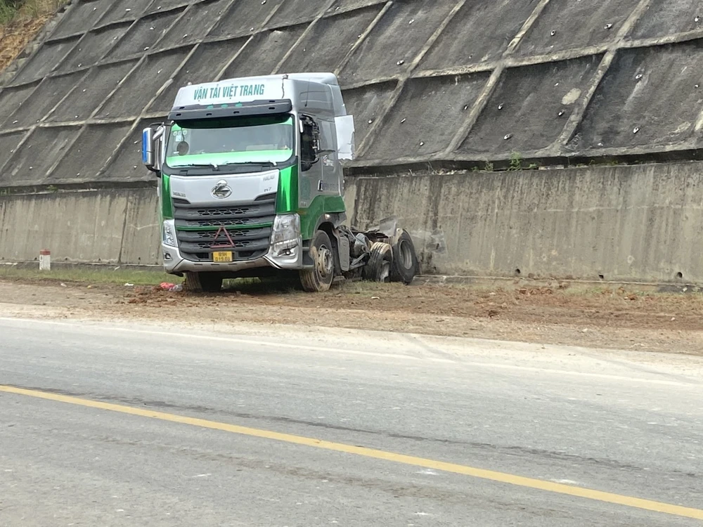 đường La Sơn - Hoà Liên