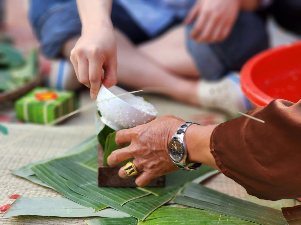 bien-da-nang-goi-banh-chung.jpg