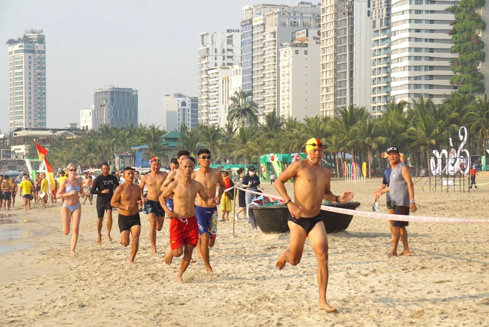 thi-cuu-ho-bien-da-nang.jpg