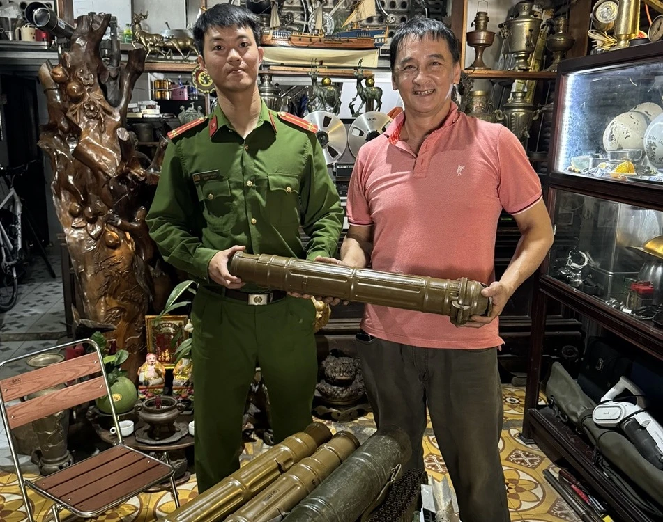 tự nguyện giao nộp