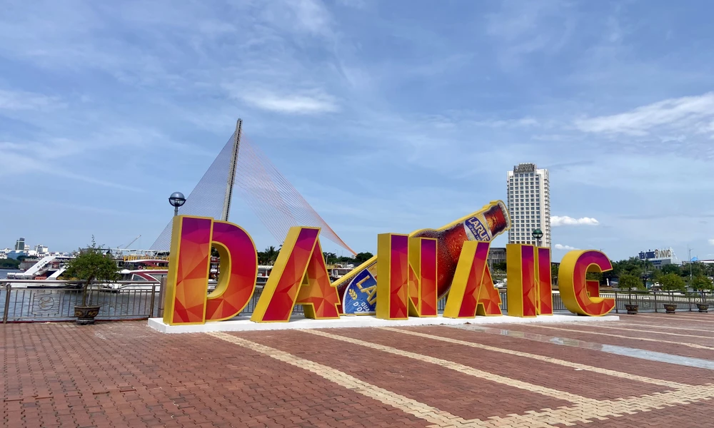 hình chai bia ở phố đi bộ