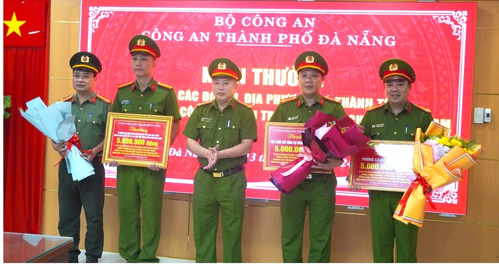 nhieu-don-vi-cong-an-da-nang-khen-thuong.jpg