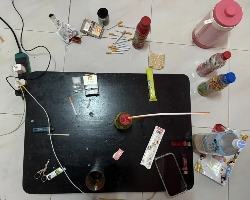 Theo dấu người mua súng, công an bắt nhóm sử dụng ma túy