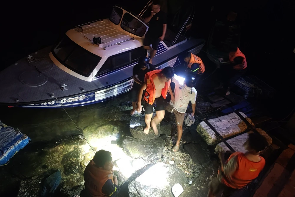 nhảy sông tự tử