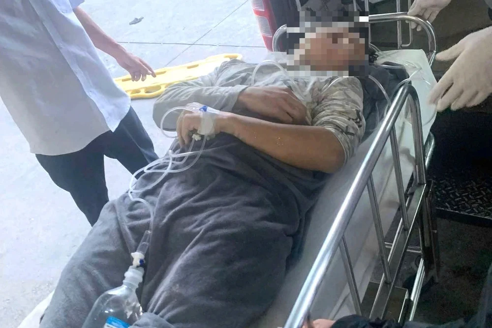 trôi dạt vào bờ