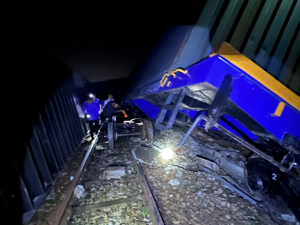 trật bánh tàu hoả