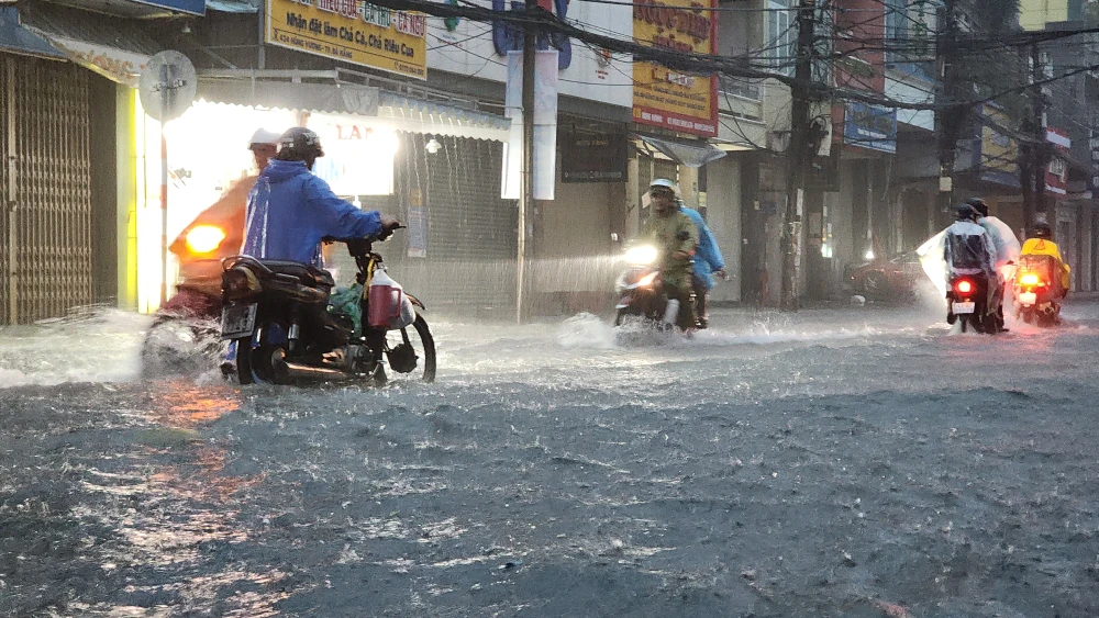 Trung tâm thành phố ngập sâu
