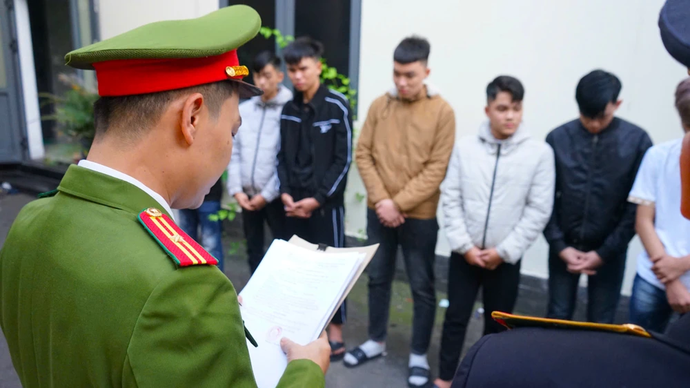 nhóm thanh thiếu niên