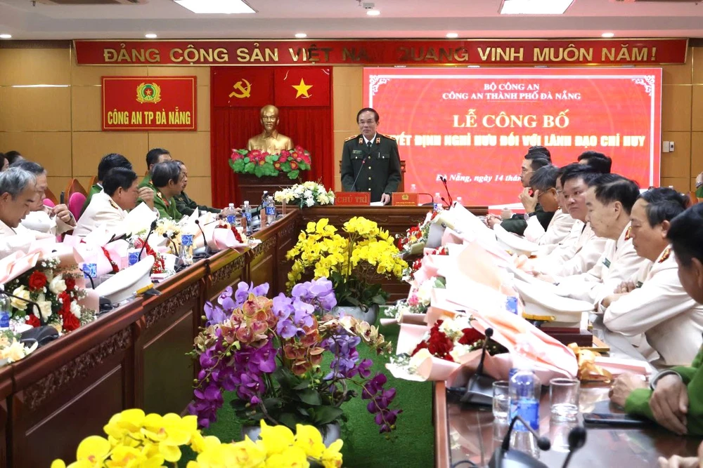 nghỉ hưu trước tuổi