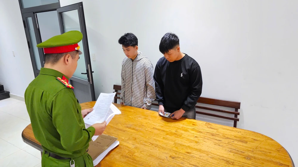 vô cớ đánh người